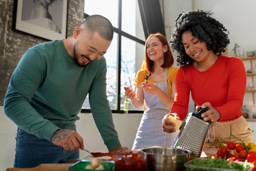 Cuisiner entre amis Des amis cuisinent